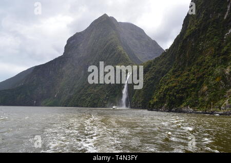 Nur ein weiterer Tag in der schönste Ort der Welt - Milford Sound, Neuseeland Stockfoto