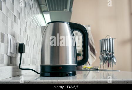 Wasserkocher Nahaufnahme in der Küche Stockfoto