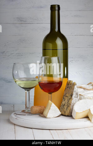 Käse und Wein Stockfoto