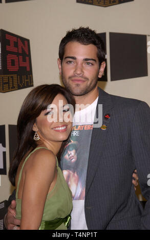 LOS ANGELES, Ca. Dezember 01, 2004:: Schauspieler Jesse Metcalfe & Schauspielerin EVA LONGORIA auf der VH1 Big in '04 Awards im Shrine Auditorium, Los Angeles. Stockfoto