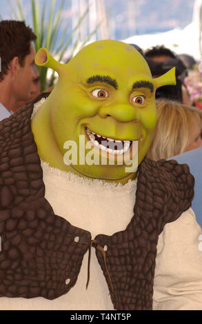 CANNES, Frankreich. 15. Mai 2004: SHREK am Fotoshooting für Shrek 2 Die im Wettbewerb der Filmfestspiele von Cannes. Stockfoto