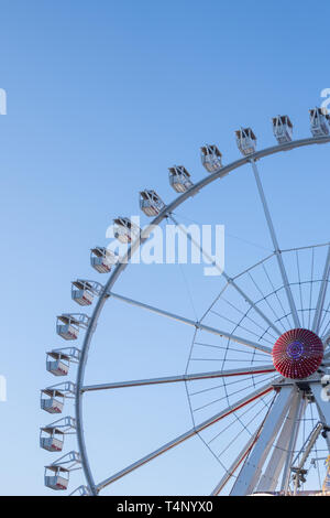 Hamburg, Deutschland - Riesenrad im Vergnügungspark DOM in Hamburg. Stockfoto