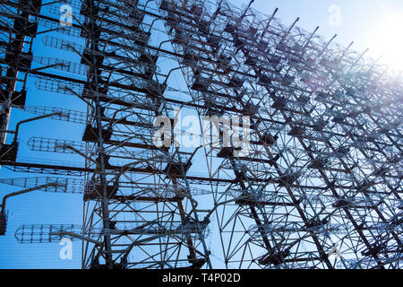 Duga-1-Array innerhalb der Sperrzone von Tschernobyl, Ukraine. Die Duga Radar war eine sowjetische Over-the-horizon (OTH) Radar System am Ermitteln Raketen ausgerichtet Stockfoto