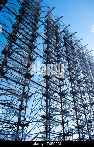 Duga-1-Array innerhalb der Sperrzone von Tschernobyl, Ukraine. Die Duga Radar war eine sowjetische Over-the-horizon (OTH) Radar System am Ermitteln Raketen ausgerichtet Stockfoto