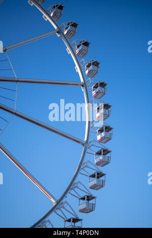 Hamburg, Deutschland - Riesenrad im Vergnügungspark DOM in Hamburg. Stockfoto