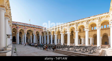 Horizontale Panoramablick über den Innenhof an der Thirumalai Nayak Palast in Madurai, Indien. Stockfoto