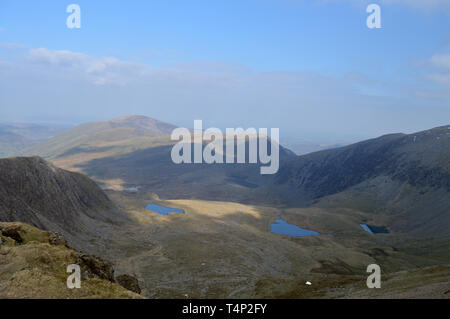 Moel Eilio Gruppe gesehen von Llangefni main auf Rhyd Ddu Pfad zu Snowdon Gipfels Stockfoto