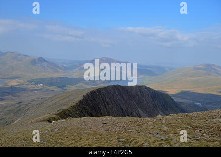 Moel Eilio Gruppe gesehen von Llangefni main auf Rhyd Ddu Pfad zu Snowdon Gipfels Stockfoto