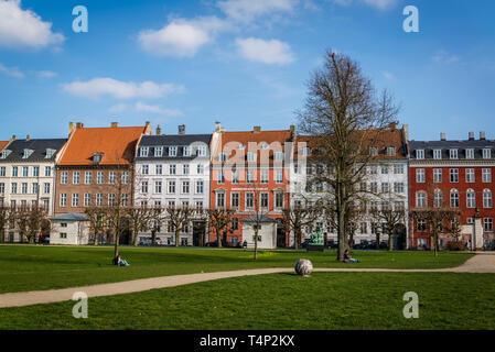 Posh Reihenhäusern entlang des Königs Green Park im Zentrum von Kopenhagen, Dänemark. Stockfoto
