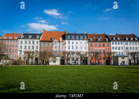 Posh Reihenhäusern entlang des Königs Green Park im Zentrum von Kopenhagen, Dänemark. Stockfoto