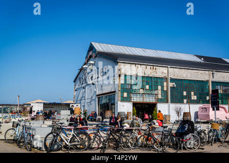 Mikkeller Baghaven, einem ikonischen Bier Bar in einem alten Industriegebäude auf Refshaleoen Insel, Kopenhagen, Dänemark Stockfoto