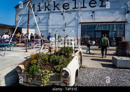 Mikkeller Baghaven, einem ikonischen Bier Bar in einem alten Industriegebäude auf Refshaleoen Insel, Kopenhagen, Dänemark Stockfoto