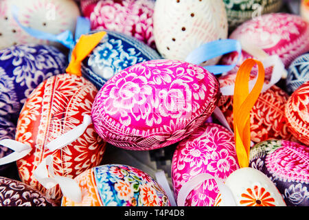Ostern traditionelle gefärbte und Verzierte Eier Stockfoto