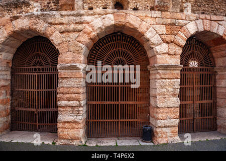 Verona, Italien - März 2019. Arena di Verona eine antike römische Amphitheater in Verona, Italien, benannt als UNESCO-Weltkulturerbe als beliebten touristischen pl Stockfoto