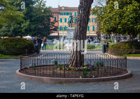 Verona, Italien - März 2019. Die größte Piazza Piazza Bra in Verona, Italien, in der Nähe der Arena von Verona, ursprünglich ein Amphitheater gebaut fast 2000 Jahre ag Stockfoto