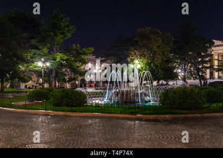 Verona, Italien - März 2019. Die größte Piazza Piazza Bra in Verona, Italien, in der Nähe der Arena von Verona, ursprünglich ein Amphitheater gebaut fast 2000 Jahre ag Stockfoto