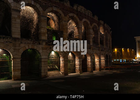 Verona, Italien - März 2019. Die größte Piazza Piazza Bra in Verona, Italien, in der Nähe der Arena von Verona, ursprünglich ein Amphitheater gebaut fast 2000 Jahre ag Stockfoto