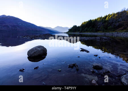 Szene von futalaufquen See gegen die Anden, Nationalpark Los Alerces, Patagonien, Argentinien Stockfoto