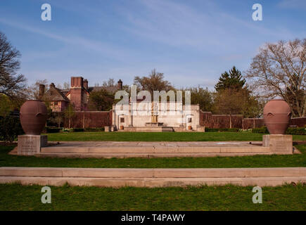 Der Garten in der Mellon Park an einem Frühlingsmorgen, die die Brunnen in den Hintergrund in Pittsburgh, Pennsylvania, USA Stockfoto