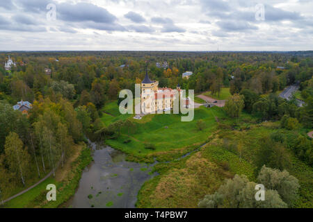 Bip Schloss im Herbst Landschaft (Luftaufnahmen). Pavlovsk, Nachbarschaft von St. Petersburg, Russland Stockfoto