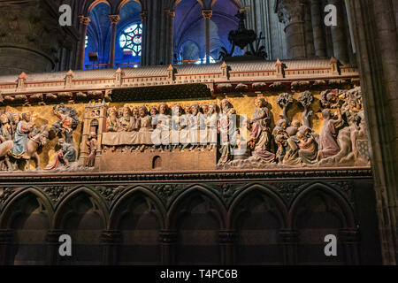 Farbenfrohe Präsentation im Tempel bas-relief von Notre Dame de Paris. Kathedrale Unserer Lieben Frau von Chartres (Cathedrale Notre-Dame) Stockfoto