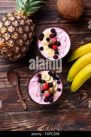 Frozen Dessert schön Creme mit Acai Stockfoto