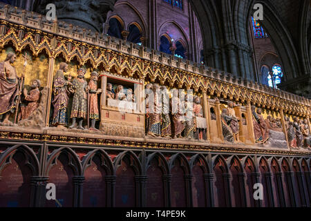 Farbenfrohe Präsentation im Tempel bas-relief von Notre Dame de Paris. Kathedrale Unserer Lieben Frau von Chartres (Cathedrale Notre-Dame) Stockfoto