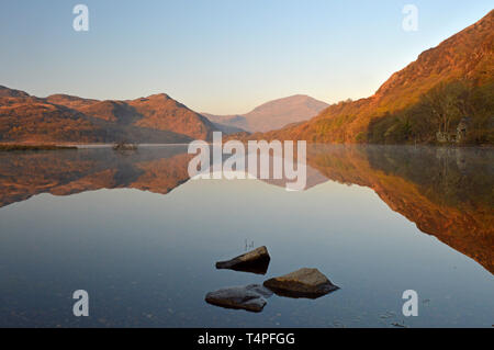 Moel Hebog in Llyn Dinas, Snowdonia National Park wider Stockfoto