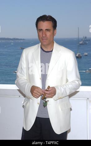 CANNES, Frankreich. Mai 16, 2004: Andy Garcia bei fotoshooting beim Filmfestival in Cannes für seinen neuen Film Modigliani. Stockfoto