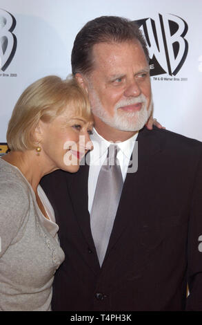 LOS ANGELES, Ca. Januar 10, 2005: Los Angeles, CA: Schauspielerin Helen Mirren & Mann Regisseur TAYLOR HACKFORD am 10. jährlichen Kritiker' Choice Awards im Wiltern Theater, Los Angeles. Stockfoto