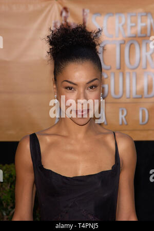 LOS ANGELES, Ca. Februar 05, 2005: SOPHIE OKONEDO am 11. jährlichen Screen Actors Guild Awards im Shrine Auditorium. Stockfoto