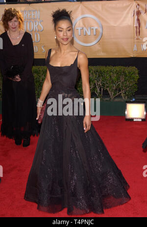 LOS ANGELES, Ca. Februar 05, 2005: SOPHIE OKONEDO am 11. jährlichen Screen Actors Guild Awards im Shrine Auditorium. Stockfoto