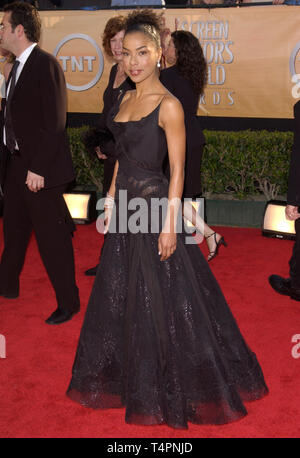 LOS ANGELES, Ca. Februar 05, 2005: SOPHIE OKONEDO am 11. jährlichen Screen Actors Guild Awards im Shrine Auditorium. Stockfoto