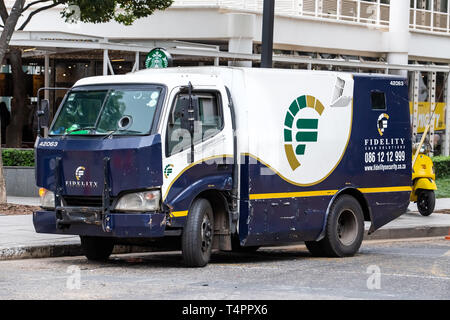 Johannesburg, Südafrika, 22. März - 2019: Bargeld in Transit van im Stadtzentrum. Stockfoto