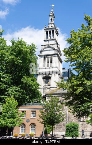 Christus Kirche Greyfriars aus Newgate Street, London, Greater London, England, Vereinigtes Königreich Stockfoto