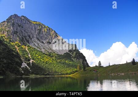 Gaisalpsee, unterhalb des Rubihorns, in der Nähe von Oberstdorf, Allgäuer Alpen, Bayern, Deutschland, Europa Stockfoto