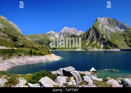 Spullersee, Vorarlberg, im Hintergrund die Goppelspitze, Österreich, Europa Stockfoto
