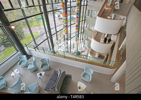 Das Atrium in der Neuen Stanmore Gebäude an der Royal National orthopädisches Krankenhaus in Stanmore, London, UK Stockfoto