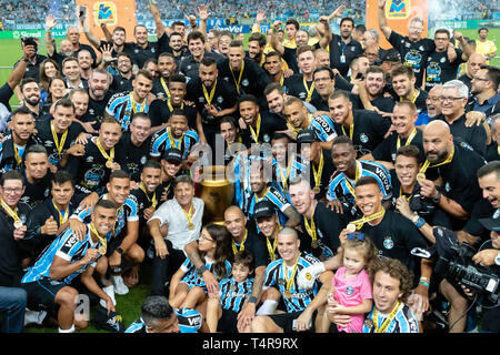 RS - Porto Alegre - 04/17/2019 - Gaucho2019, Gremio x Internacional - gremio Spieler den Titel Meister Gaucho bei einem Match gegen Internacional im Arena feiern tun Gremio Stadion für die Meisterschaft 2019. Foto: jeferson Guareze/AGIF Stockfoto