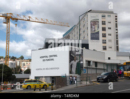 18. April 2019, Portugal, Funchal (Madeira): Sie können das Krankenhaus Zentrale do Funchal. Hier Unfall Opfer des Busungluecks wurden in gebracht, in der 29 Menschen auf der portugiesischen Insel Madeira im Atlantik starb. Nach den bisherigen Feststellungen, es gibt wahrscheinlich viele Deutsche Urlauber unter den Opfern. Foto: Andriy Petryna/dpa Stockfoto