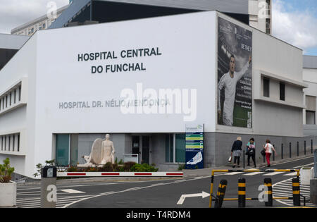 18. April 2019, Portugal, Funchal (Madeira): Sie können das Krankenhaus Zentrale do Funchal. Hier Unfall Opfer des Busungluecks wurden in gebracht, in der 29 Menschen auf der portugiesischen Insel Madeira im Atlantik starb. Nach den bisherigen Feststellungen, es gibt wahrscheinlich viele Deutsche Urlauber unter den Opfern. Foto: Andriy Petryna/dpa Stockfoto