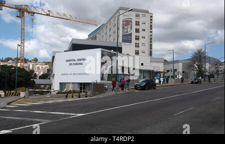 18. April 2019, Portugal, Funchal (Madeira): Sie können das Krankenhaus Zentrale do Funchal. Hier Unfall Opfer des Busungluecks wurden in gebracht, in der 29 Menschen auf der portugiesischen Insel Madeira im Atlantik starb. Nach den bisherigen Feststellungen, es gibt wahrscheinlich viele Deutsche Urlauber unter den Opfern. Foto: Andriy Petryna/dpa Stockfoto