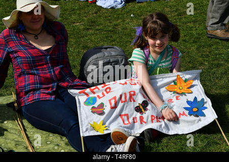 London, Großbritannien. 18. Apr 2019. Tag 4 - XRExtinction besetzen Parlament gefragt Die UK Govt von Klimawandel bis 2025 am 18. April 2019, London, UK zu handeln. Bild Capital/Alamy leben Nachrichten Stockfoto