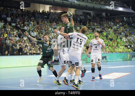 Berlin, Deutschland. 18 Apr, 2019. Handball: Bundesliga, Füchse Berlin - THW Kiel, den 27. Spieltag. Fox Spieler Jakob Tandrup Holm gewinnt. Quelle: Jörg Carstensen/dpa/Alamy leben Nachrichten Stockfoto