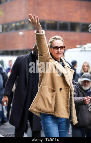 New York, USA. 18. Apr 2019. Schauspielerin Uma Thurman gesehen wird, verlassen bauen Lautsprecher Serie im Viertel Soho in New York City am Donnerstag, 18. (Foto: VANESSA CARVALHO/BRASILIEN FOTO PRESSE) Credit: Brasilien Foto Presse/Alamy leben Nachrichten Stockfoto