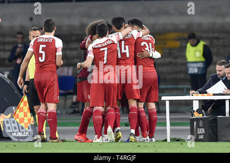 Neapel, Italien. 18 Apr, 2019. Alexandre Lacazette von Arsenal feiert zählenden erstes Ziel während der UEFA Europa League Finale zwischen Napoli und Arsenal im Stadio San Paolo, Neapel, Italien am 18. April 2019. Foto von Giuseppe Maffia. Credit: UK Sport Pics Ltd/Alamy leben Nachrichten Stockfoto