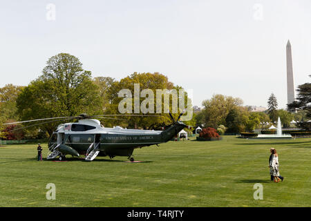 Washington, DC, USA. 18 Apr, 2019. Us-Präsident Donald Trump und First Lady Melania Trump das Weiße Haus in Washington, DC, USA, am 18. April 2019. Credit: Ting Shen/Xinhua/Alamy leben Nachrichten Stockfoto