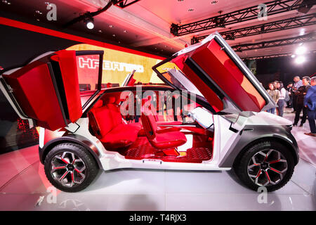 New York, USA. 17 Apr, 2019. Der Kia Habaniro Konzept ist während der Medien Vorschau der 2019 New York International Auto Show in New York, USA, April 17, 2019 gesehen. Die 2019 New York International Auto Show wird für die Öffentlichkeit am Freitag. Credit: Wang Ying/Xinhua/Alamy leben Nachrichten Stockfoto