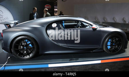 New York City, New York, USA. 18 Apr, 2019. BUGATTI CHIRON SPORT Marken 110-jähriges Bestehen mit "110 ans Bugatti "hypercar auf der New York International Auto Show statt im Jacob Javits Center. Credit: Nancy Kaszerman/ZUMA Draht/Alamy leben Nachrichten Stockfoto