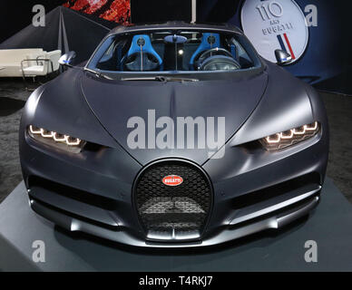 New York City, New York, USA. 18 Apr, 2019. BUGATTI CHIRON SPORT Marken 110-jähriges Bestehen mit "110 ans Bugatti "hypercar auf der New York International Auto Show statt im Jacob Javits Center. Credit: Nancy Kaszerman/ZUMA Draht/Alamy leben Nachrichten Stockfoto